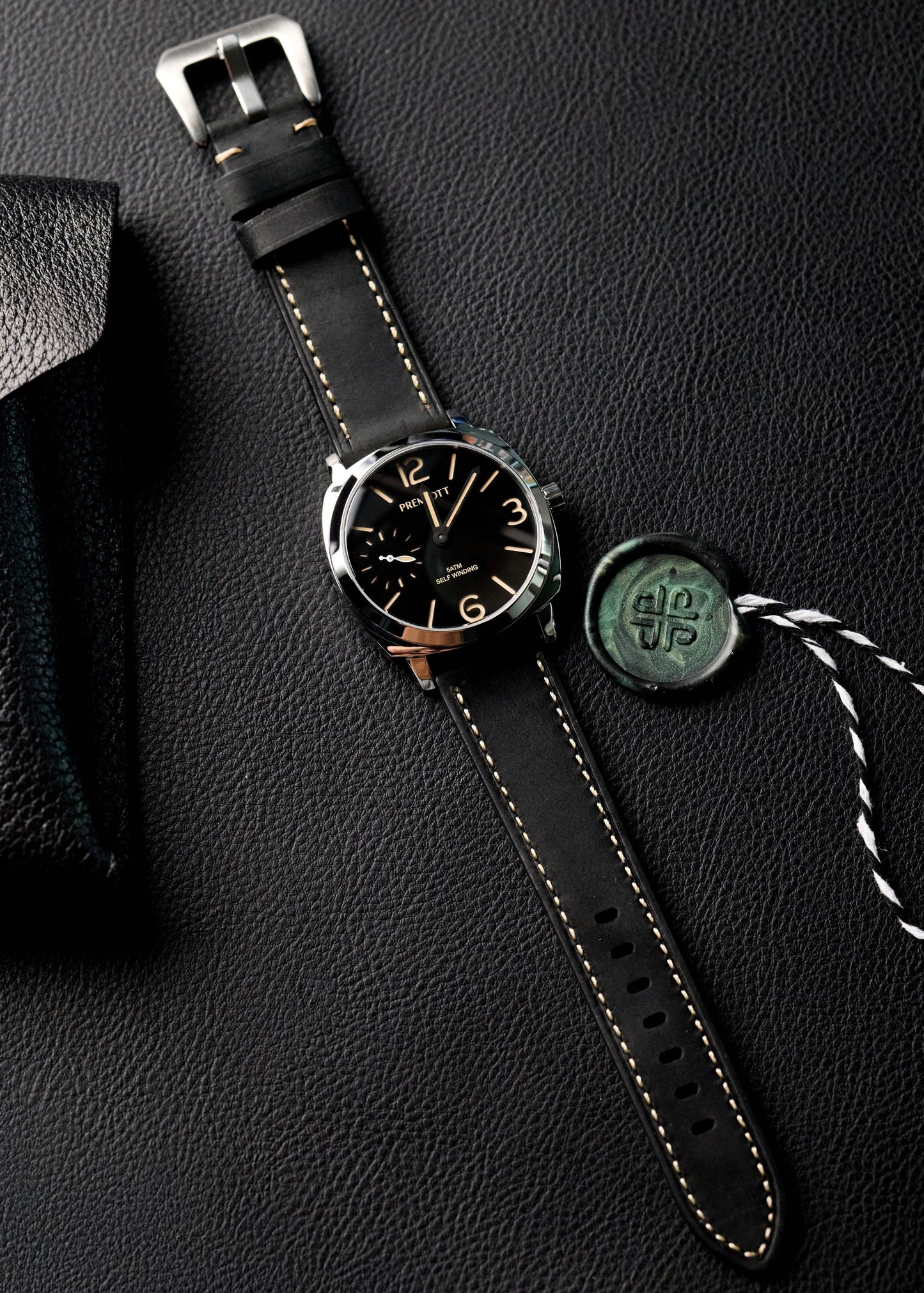 The "Essence" - Vintage Noir