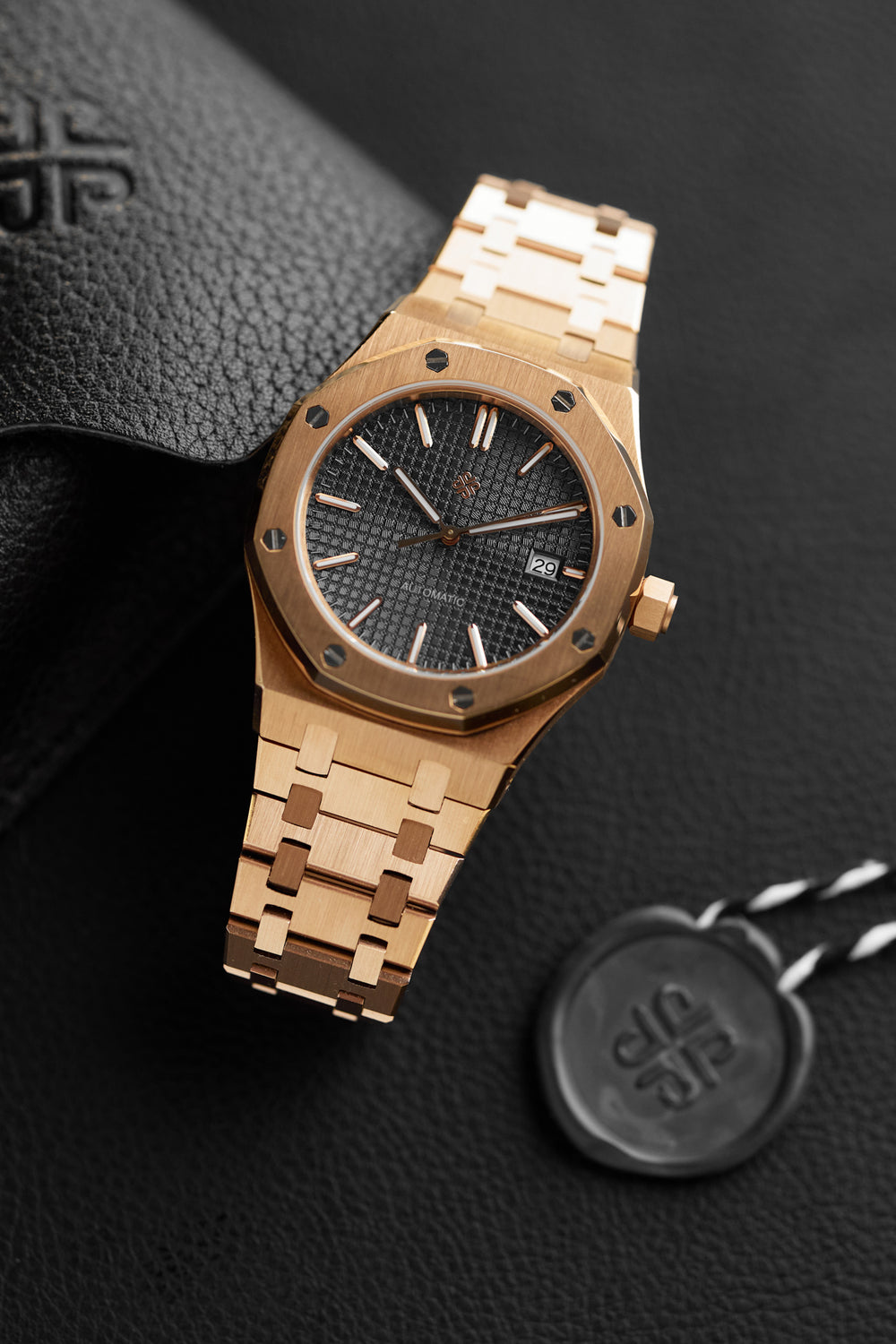 The "Prime Oak" - Rose Black